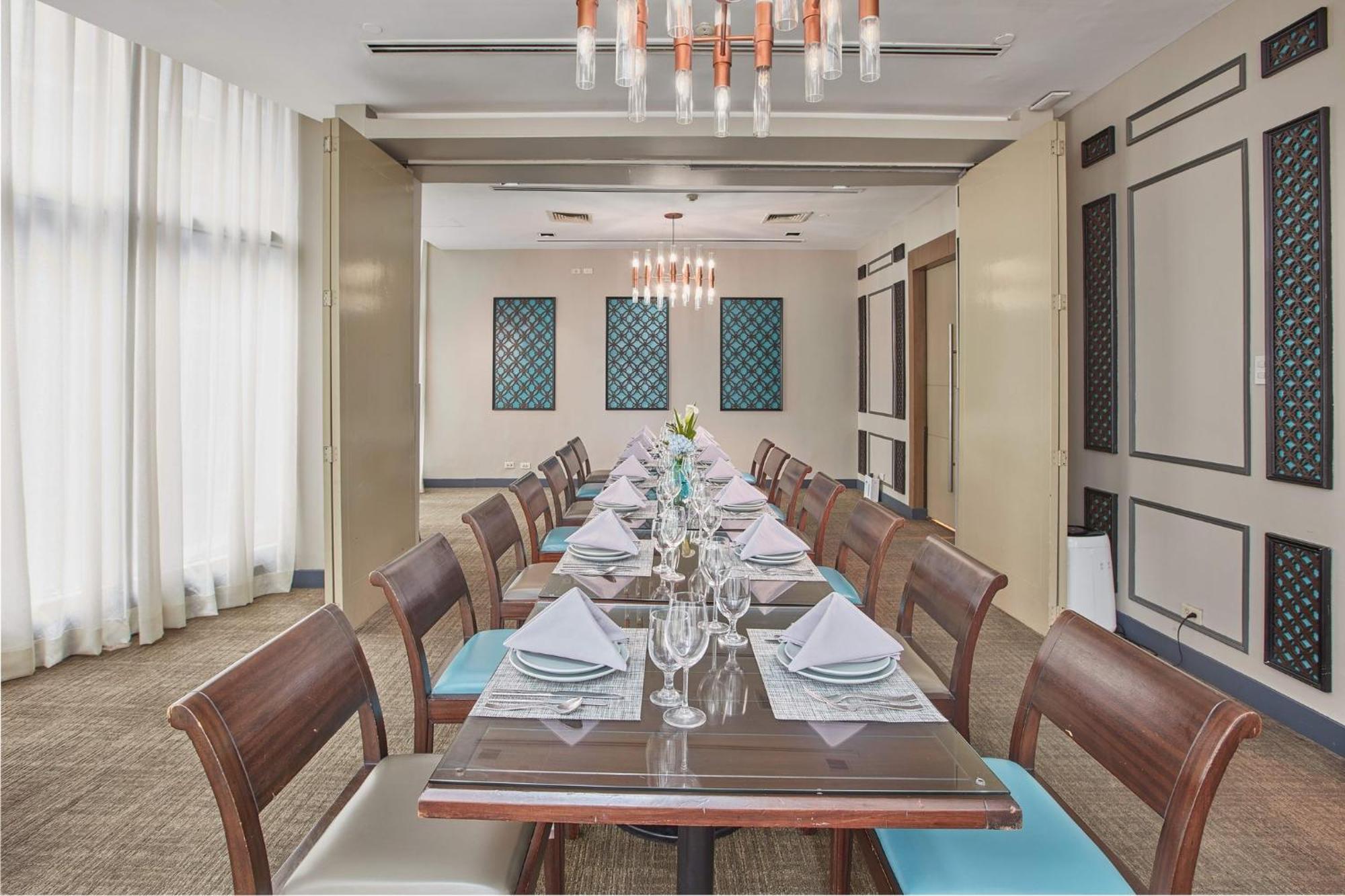 Crowne Plaza Manila Galleria By Ihg Pasig City Extérieur photo