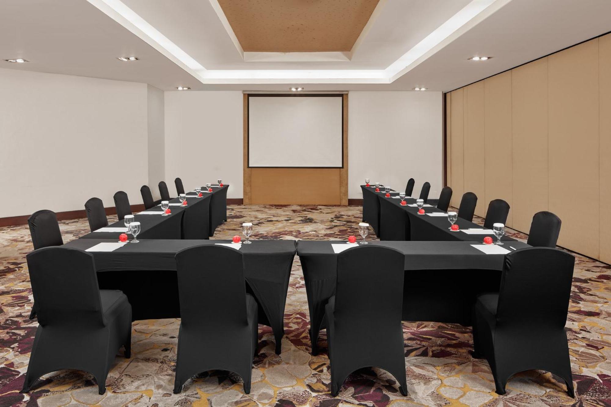 Crowne Plaza Manila Galleria By Ihg Pasig City Extérieur photo