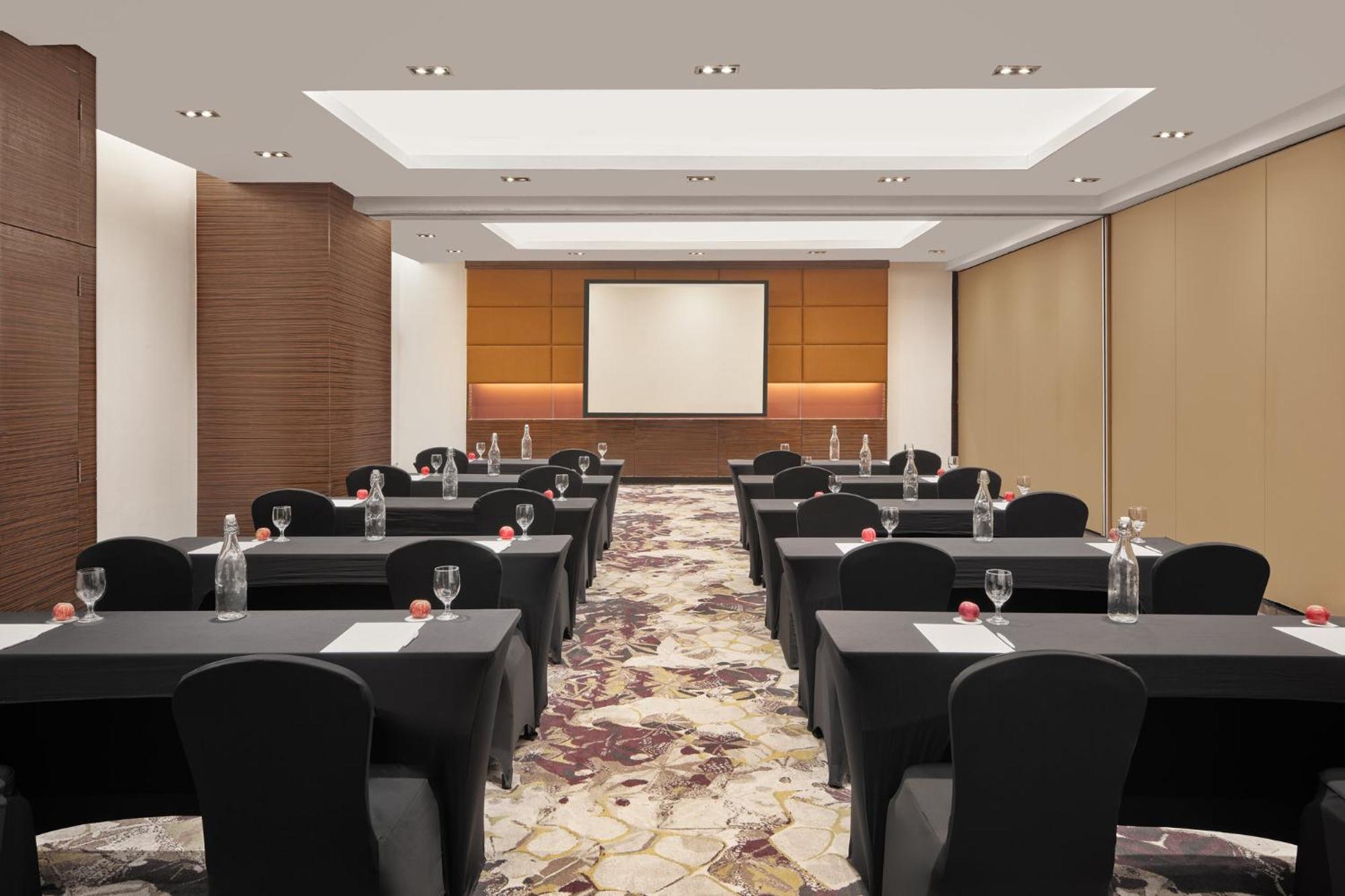 Crowne Plaza Manila Galleria By Ihg Pasig City Extérieur photo