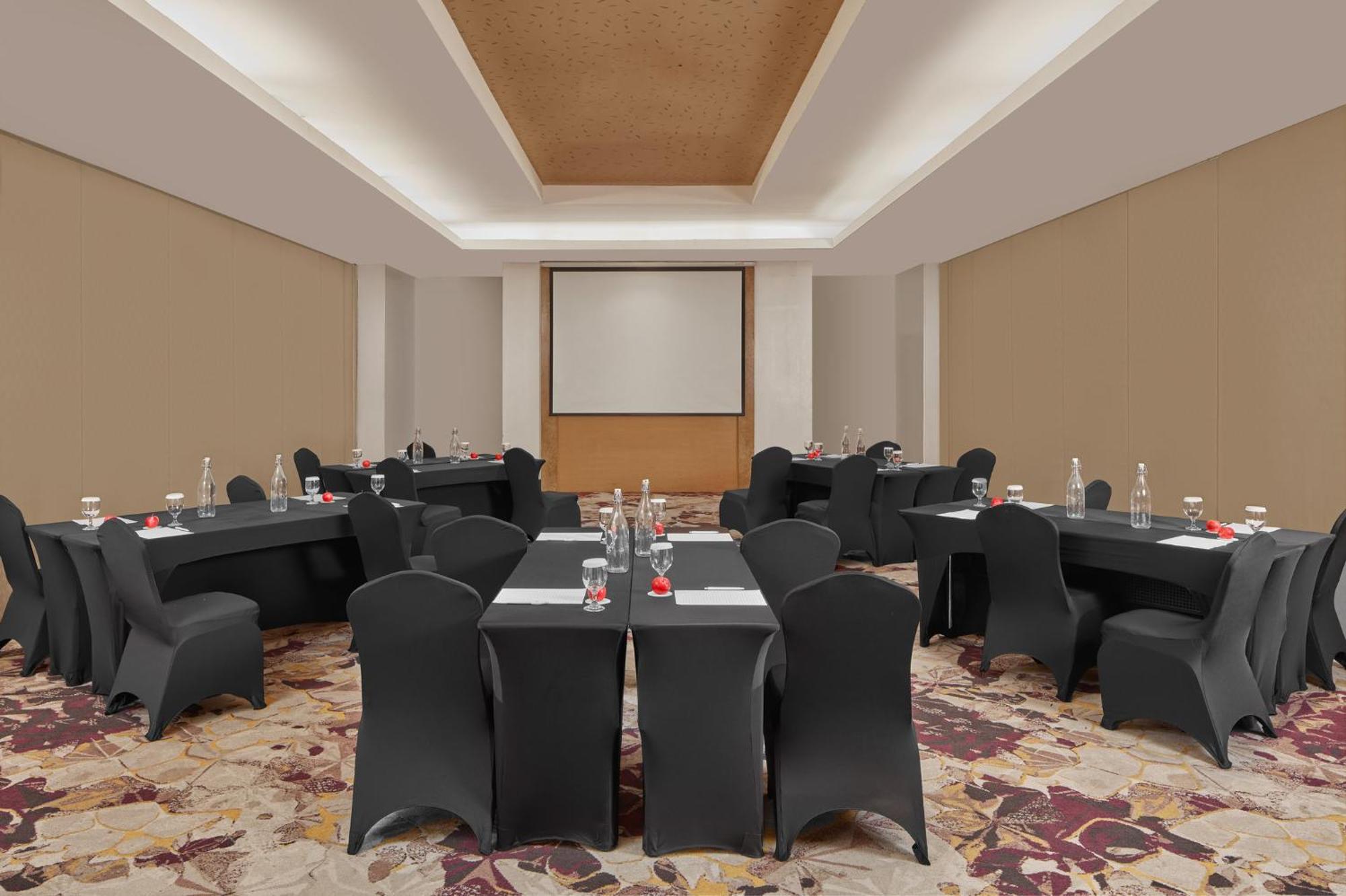 Crowne Plaza Manila Galleria By Ihg Pasig City Extérieur photo
