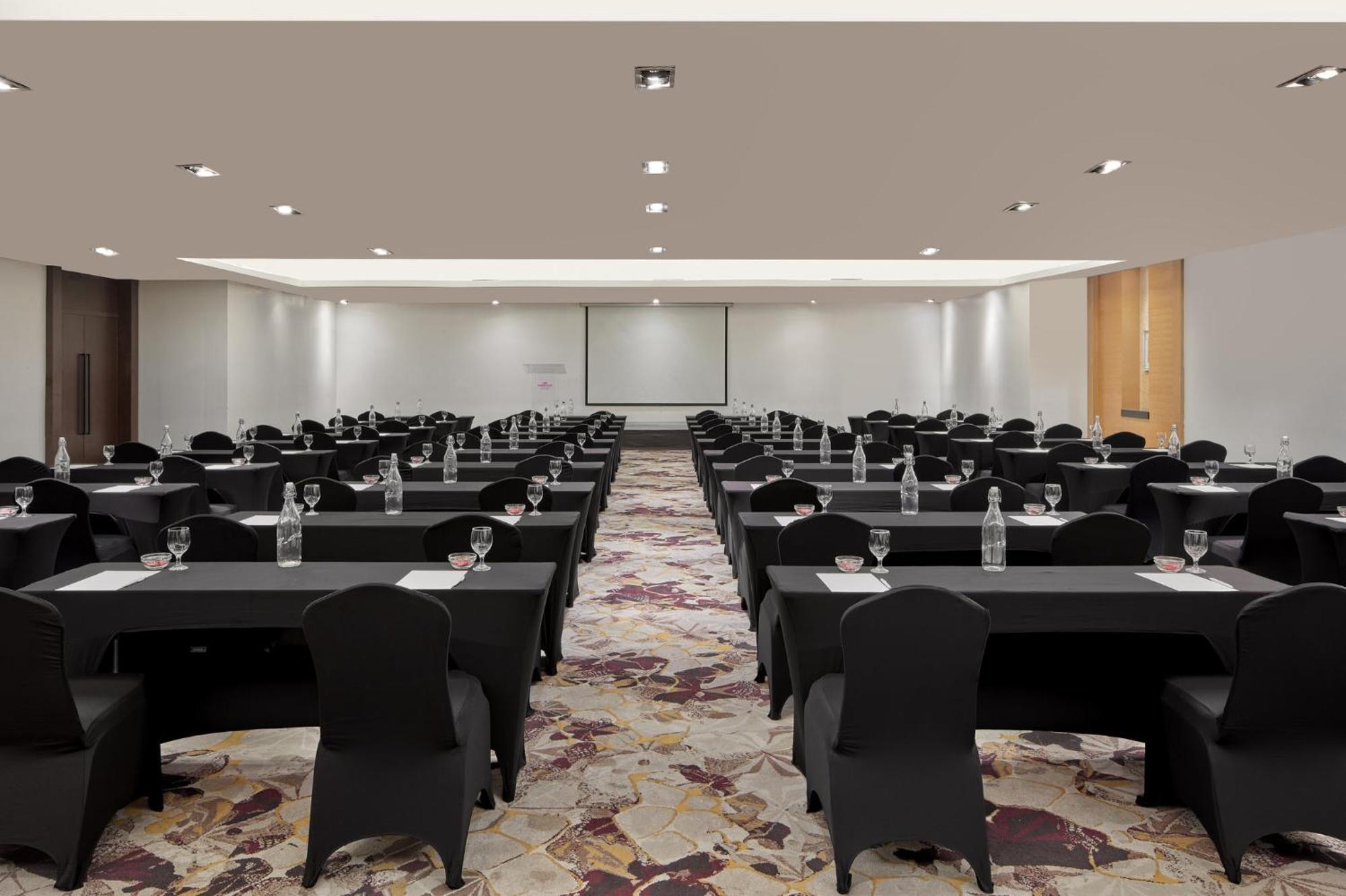Crowne Plaza Manila Galleria By Ihg Pasig City Extérieur photo