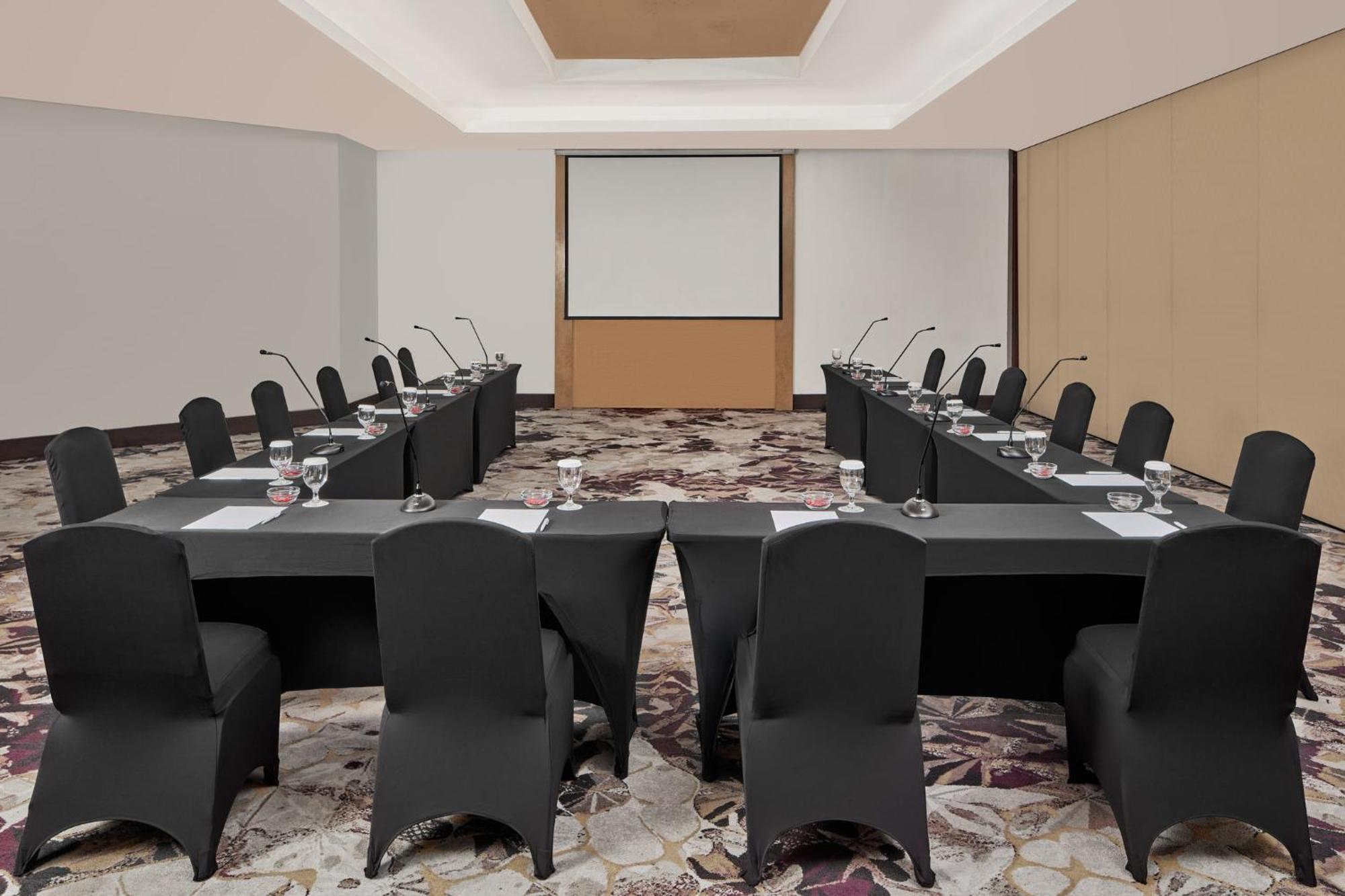 Crowne Plaza Manila Galleria By Ihg Pasig City Extérieur photo